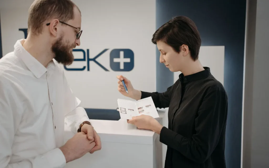 Jak porównać cenniki klinik bez błędów?