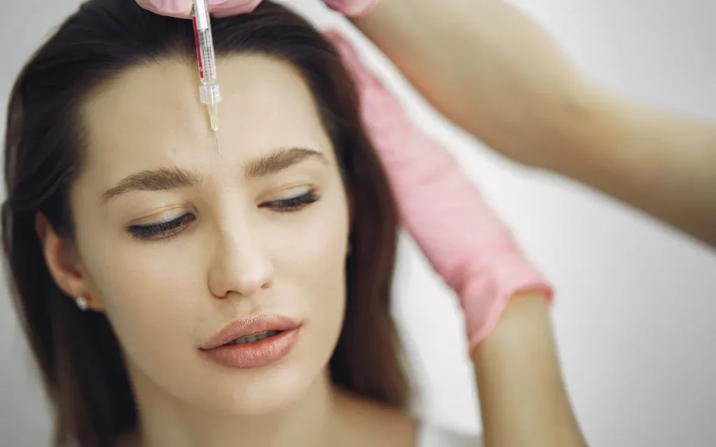 Jakie zalecenia po botoksie na czoło i przed następną wizytą są najważniejsze?